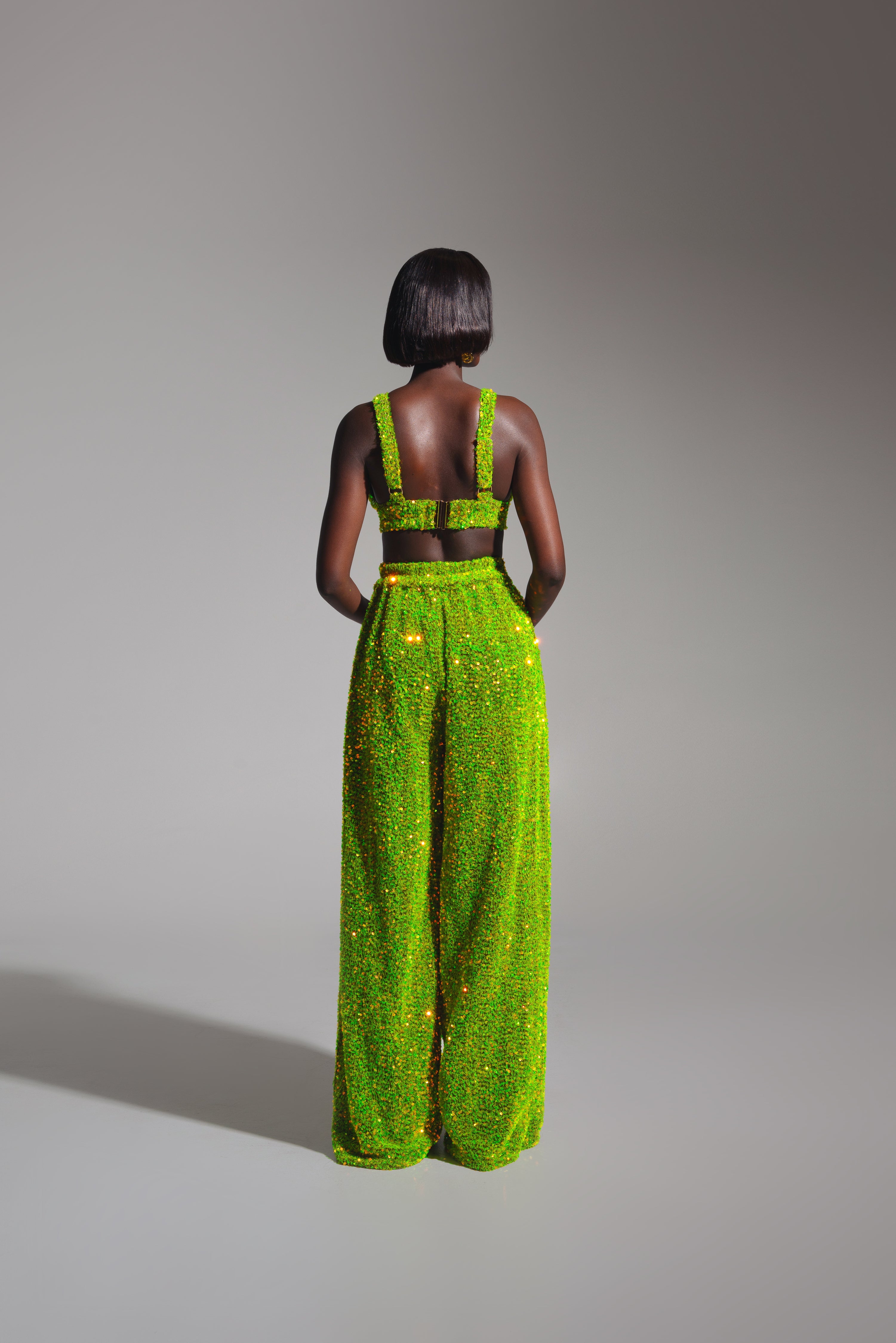 新品 PHEENY Velours ensemble L/S LIZA Sequin Bra Top in OLIVINE – OFUURE