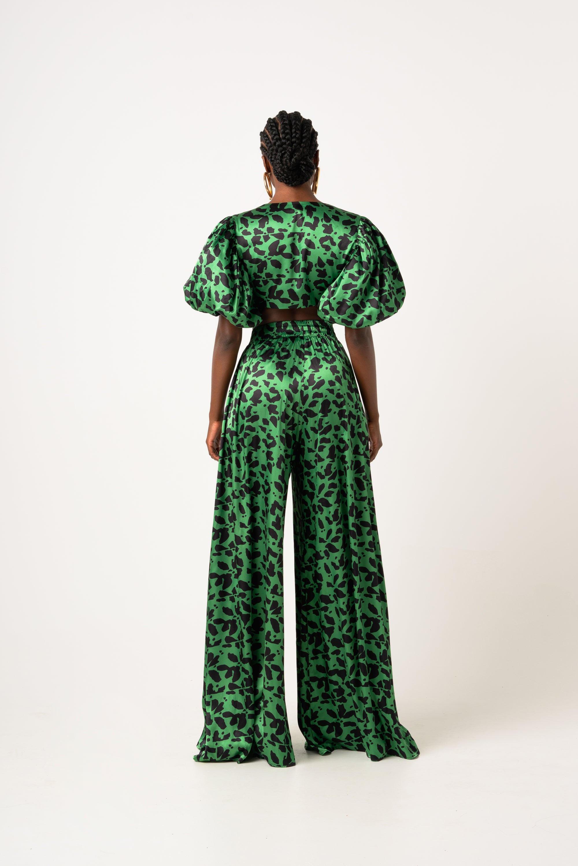 AZI PUFFY SLEEVE FRONT TIE CROP TOP